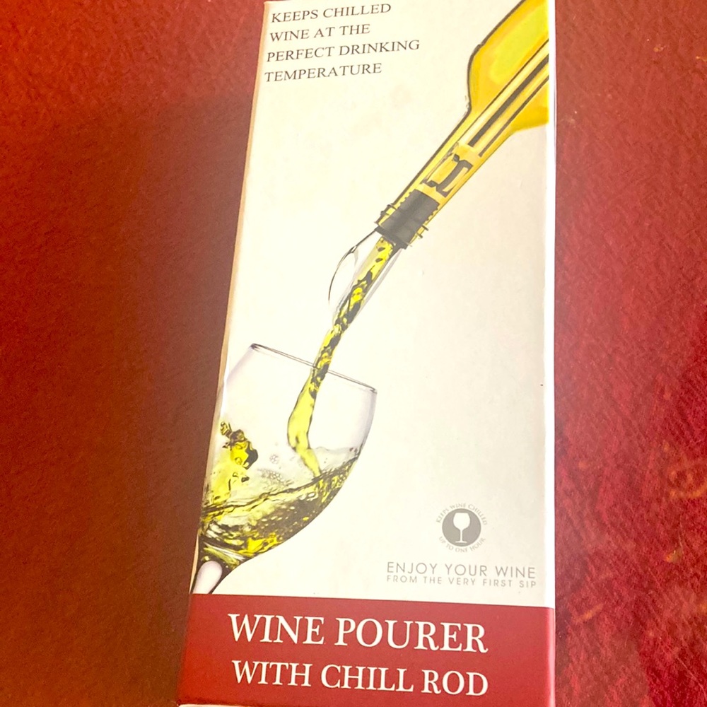 NWT wine pourer with chill rod
